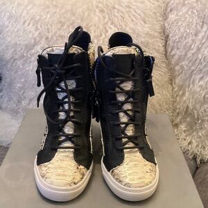 Giuseppe Zanotti Coby wedge Black and Gold Sneakers